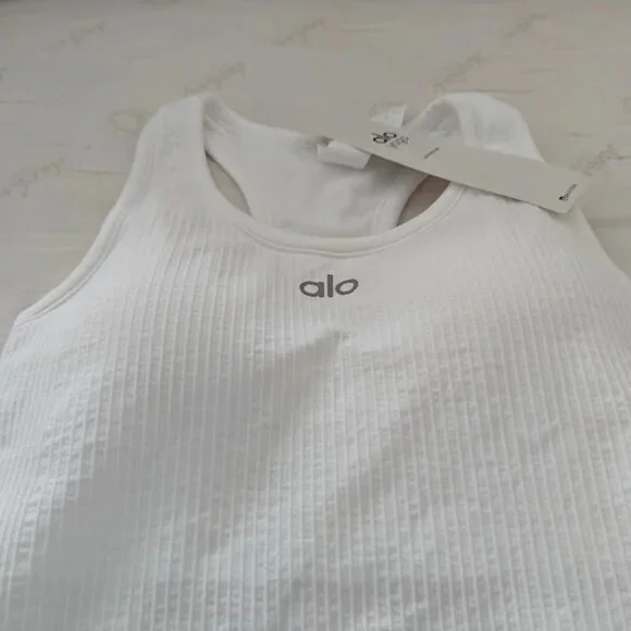 ALO Yoga top - Picture 2 of 5